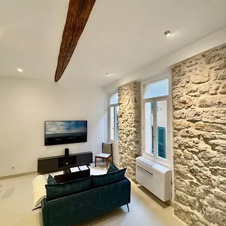 Newly Renovated With Old Charm Appartement